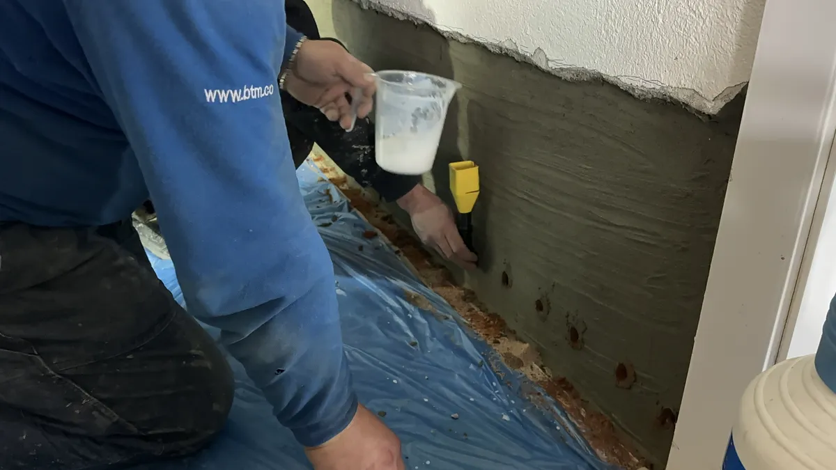 Dryvatec yetkili uygulamacısı nem yalıtımı enjeksiyonu uyguluyor